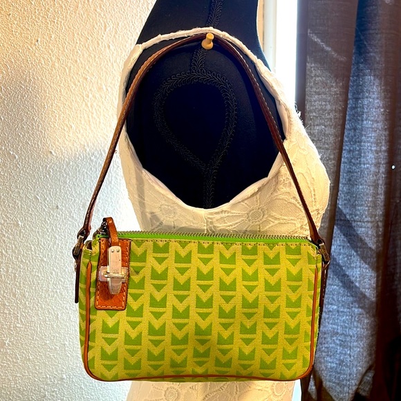 Michael Kors Women Purse in Green - Picture 4 of 13